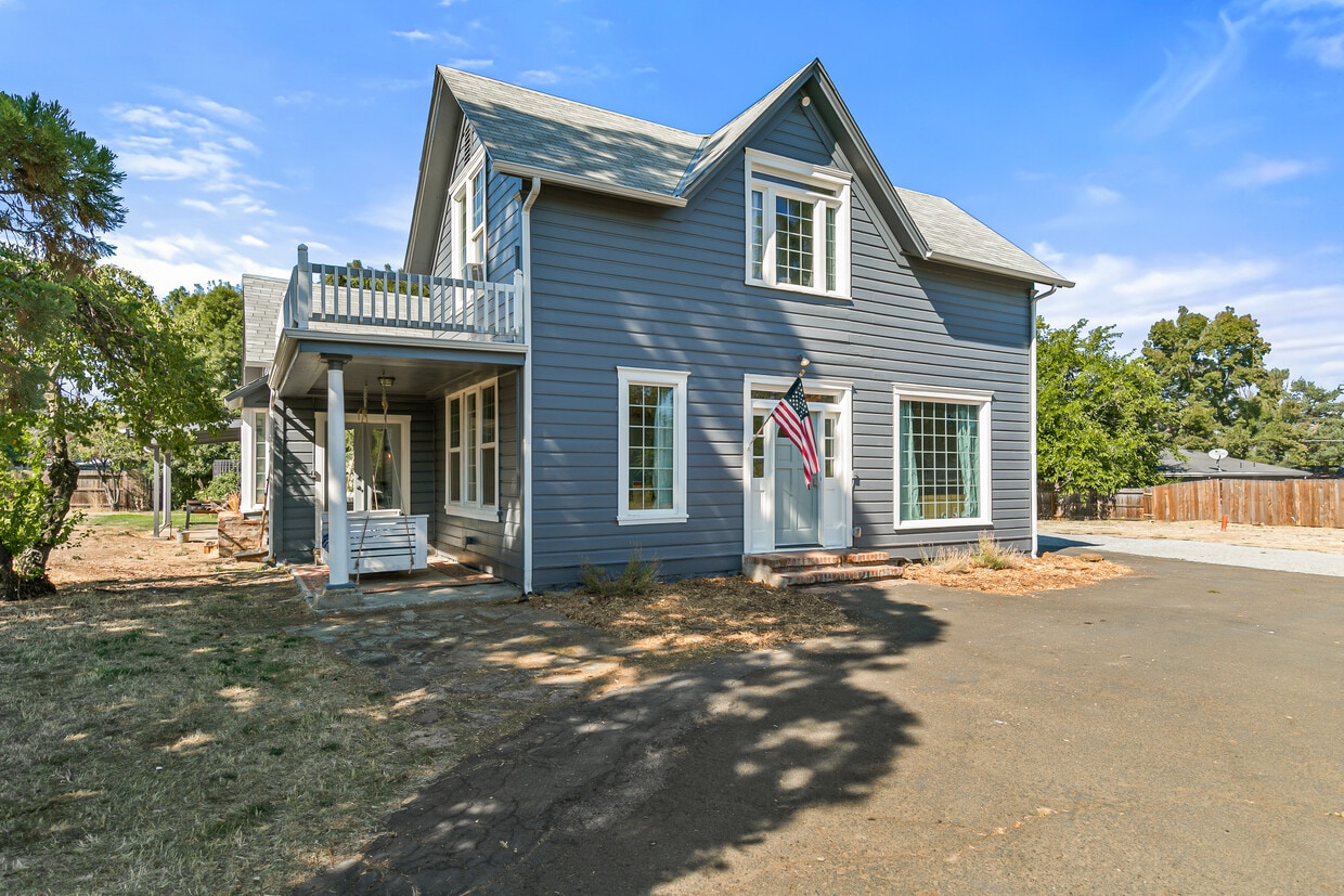 Building Photo - 1007 Garfield St