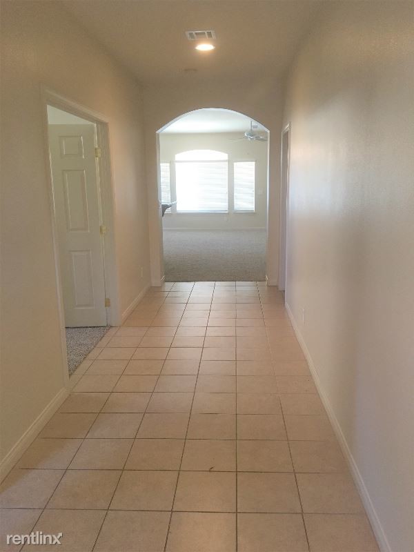 Building Photo - 1101 NV-160
