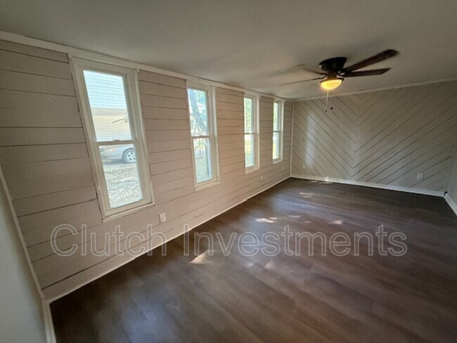 Foto del edificio - 2935 Briarwood Dr