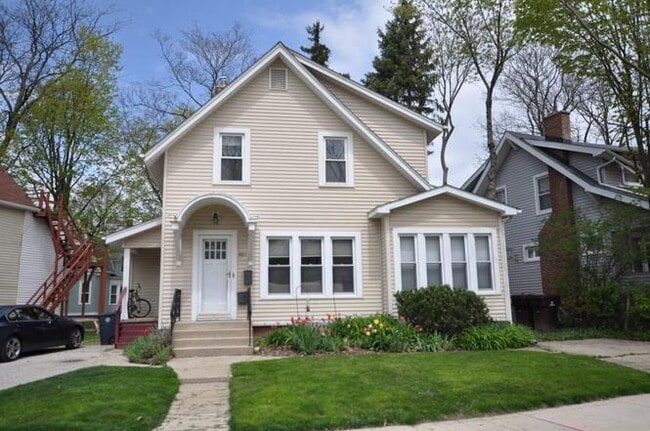 Photo - 921 Sylvan Ave House