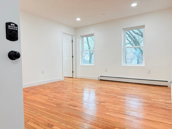 Building Photo - 23 Bellevue St