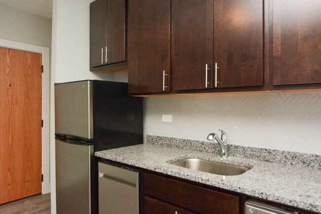 Foto del edificio - 434.5 W Belden Ave