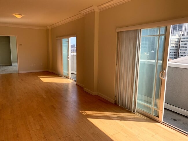 Foto del edificio - 900 Van Ness Ave
