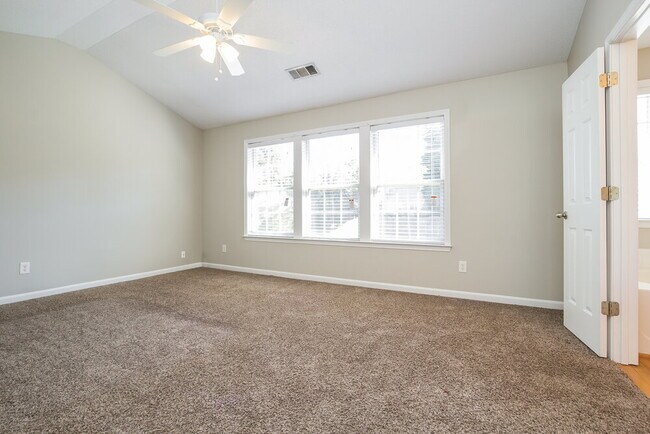 Foto del edificio - 3038 Donamire Ct NW