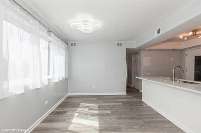 Building Photo - 9837 Treetop Dr