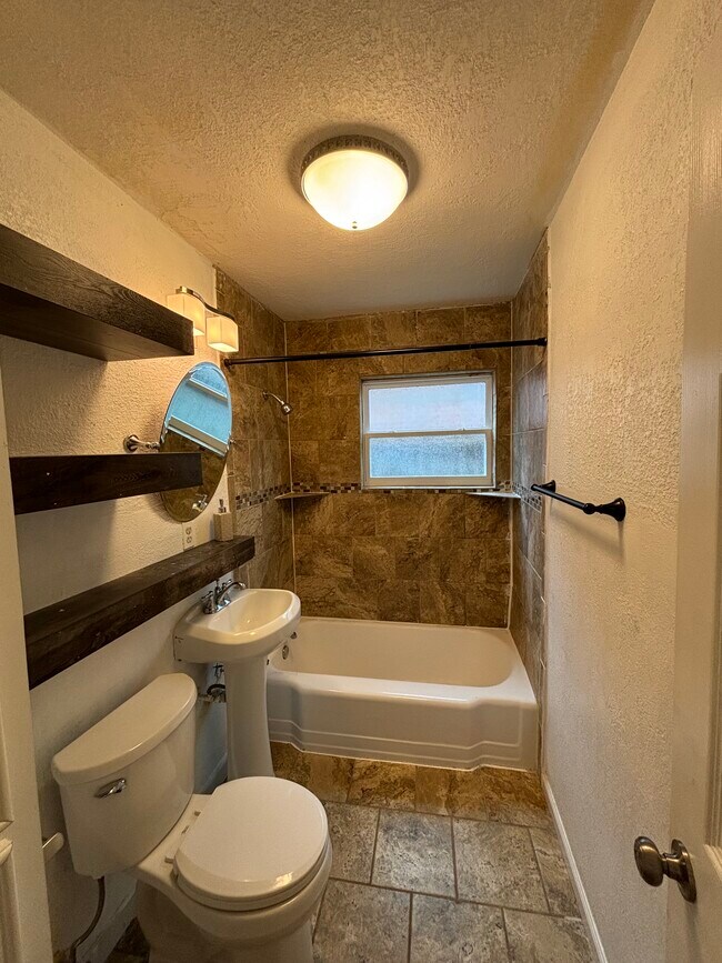 Foto del edificio - 2421 Pecan St