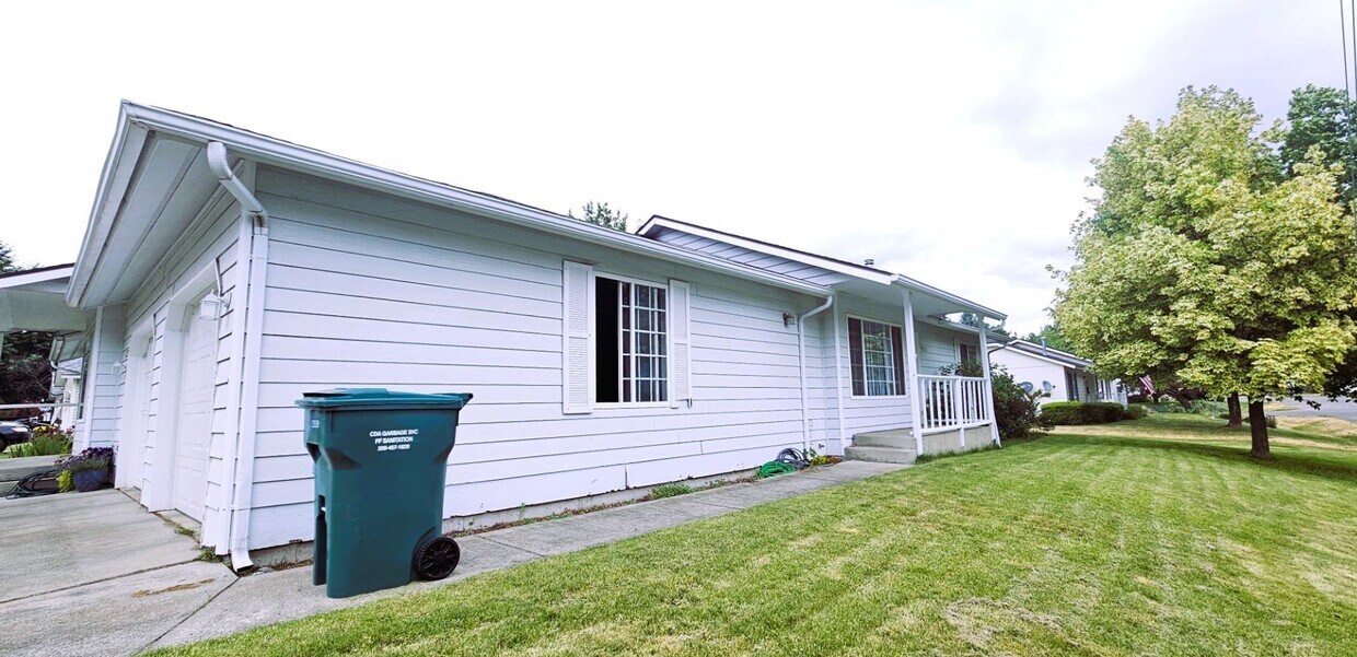 Foto del edificio - 229 Orchard-9231 N. Kayla Ct.