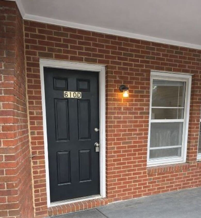 Photo - 610 Rugby Rd D