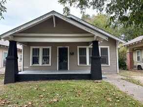 Building Photo - 1105 3rd Ave SW