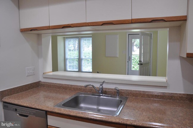 Foto del edificio - 6026 Netherton St