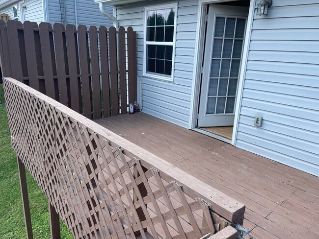 Building Photo - 1046 Blinken St