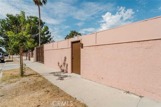 Foto del edificio - 6609 Camellia Ave