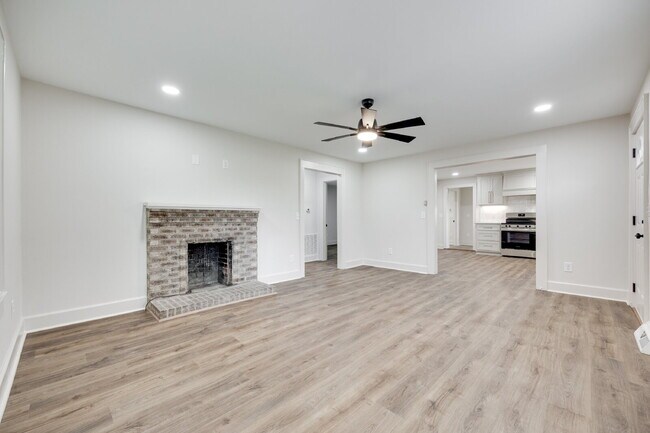 Building Photo - "Newly Renovated 3-Bedroom Retreat with 2 ...