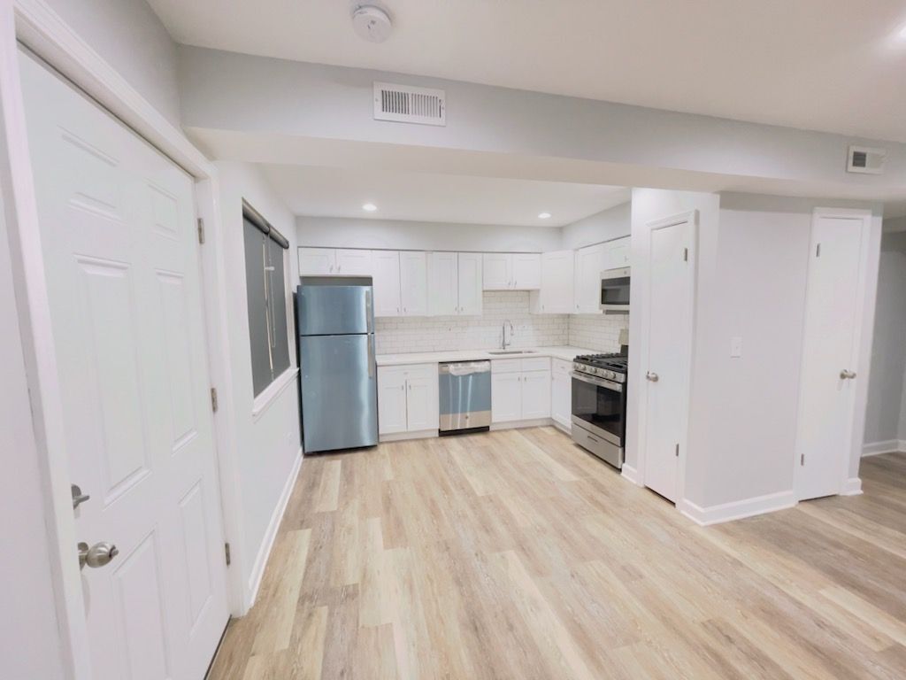 Foto principal - 3746 W Leland Ave