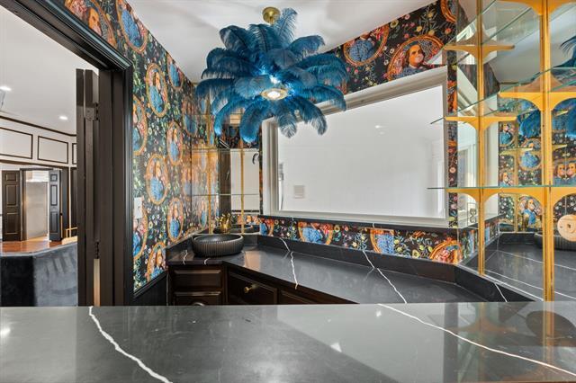 Foto del edificio - 7344 Kirkham Dr