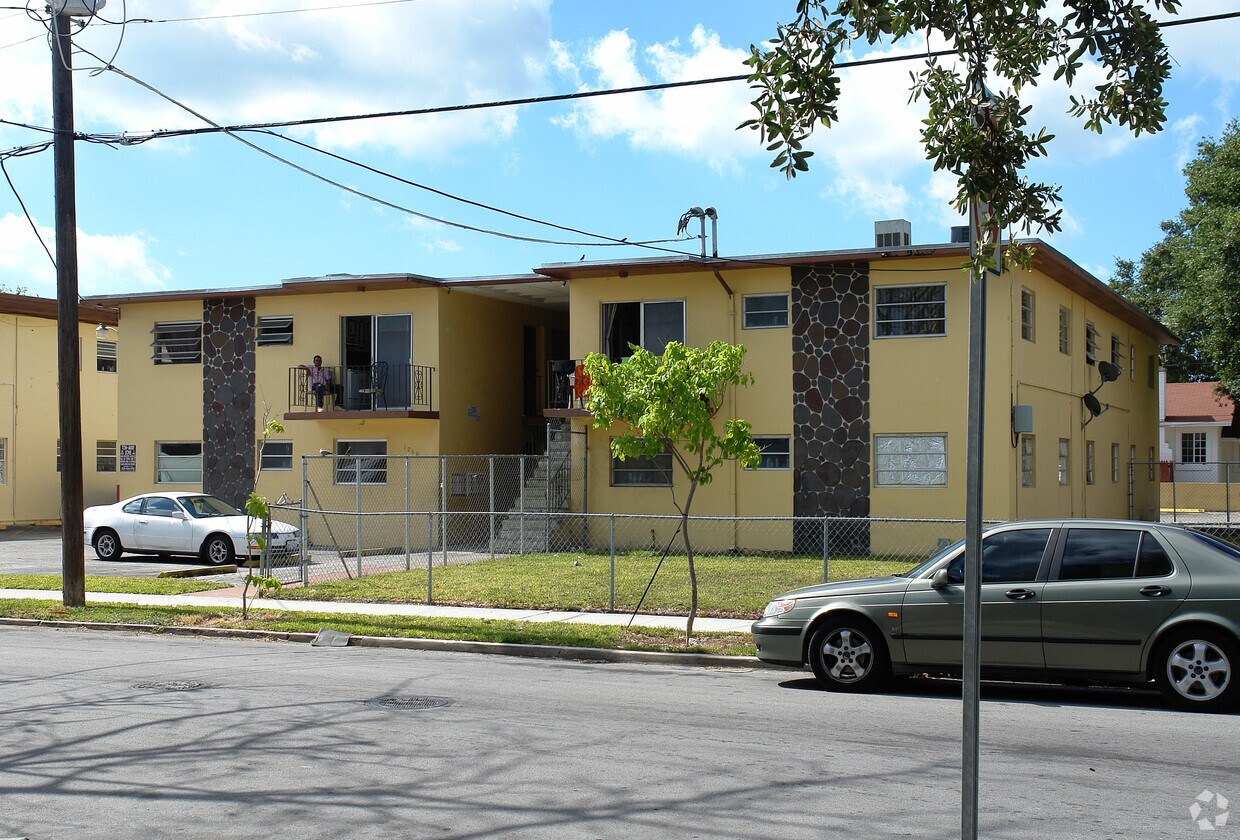 Primary Photo - 1060 NW 3rd St