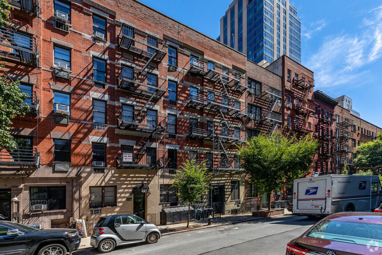 Building Photo - 423 E 82nd St