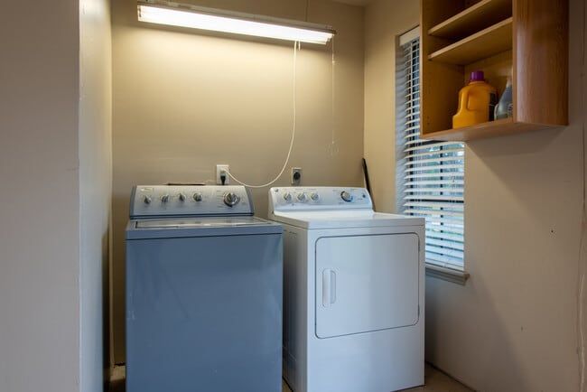 Foto del edificio - 20415 Linden Tree Dr