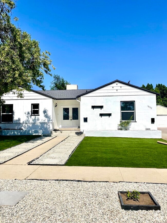 Front - 10134 Memory Park Ave
