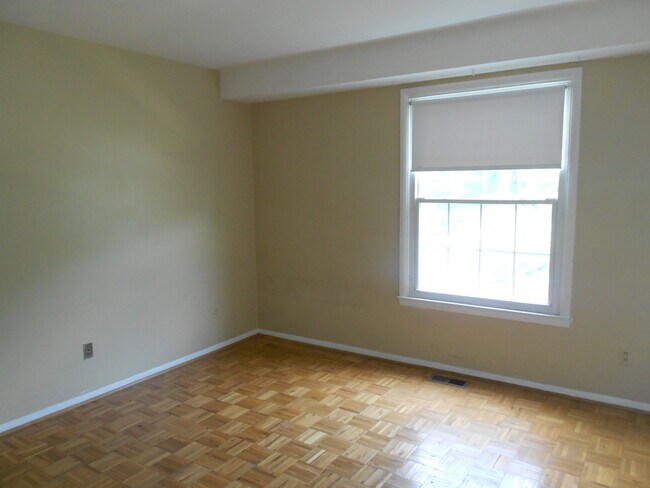 Foto del edificio - August 2026/2027 Loyola off-campus  2bd/2ba Homeland Southway Condo w/ CAC & more! - Available 8/9