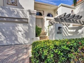 Building Photo - 8850 SW 67th Ct