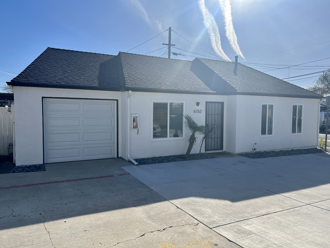 Cottage Front Exterior - 6752 Solita Ave