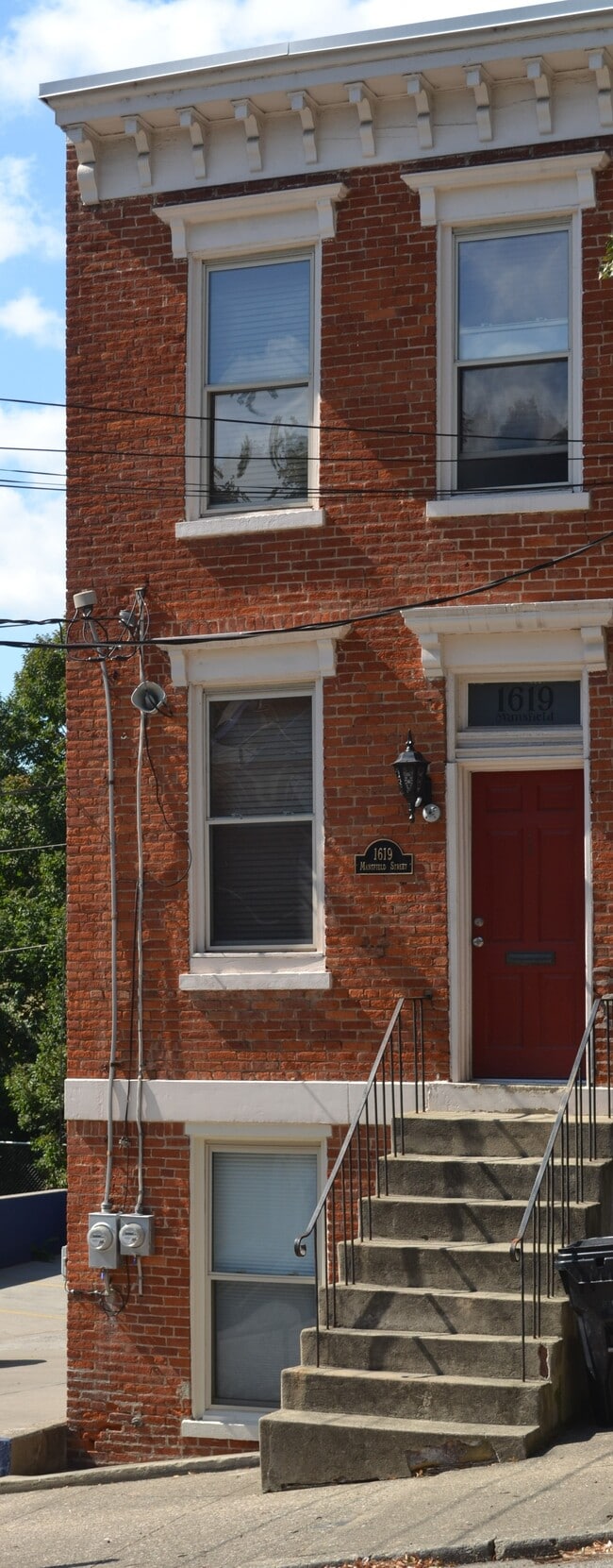 Front Entrance - 1619 Mansfield St