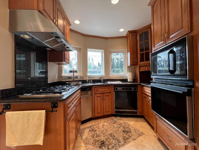 Building Photo - 5 Yanez Ct