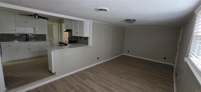 Foto del edificio - 245 Forest Hills Dr