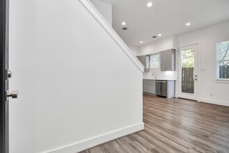 Building Photo - 9024 Laverne Laurel Ln