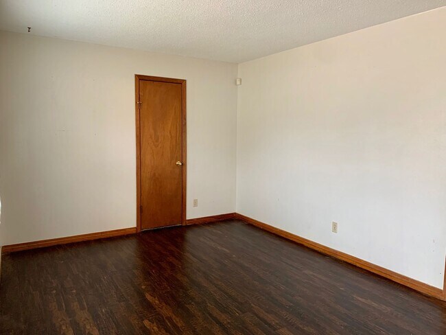 Building Photo - 4 Bedroom 2 Bath Home in Midwest City