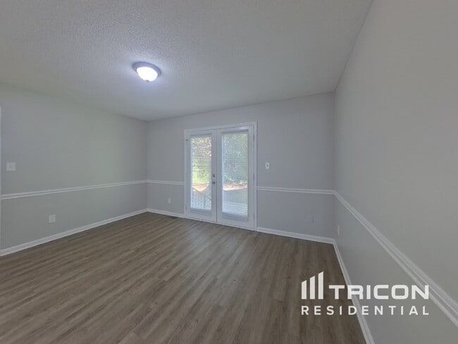 Building Photo - 5909 Edinborough Dr
