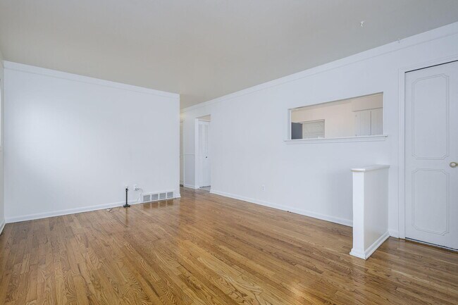 Foto del edificio - 8261 Gerald Ave