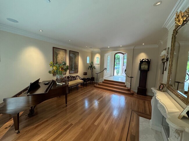 Foto del edificio - West Hillsborough Home For Rent