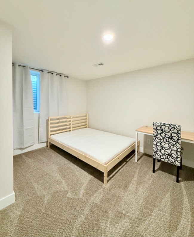 Foto del edificio - 9989 Dodge Dr