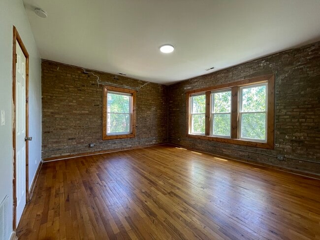 Foto del edificio - 1148 N Harding Ave