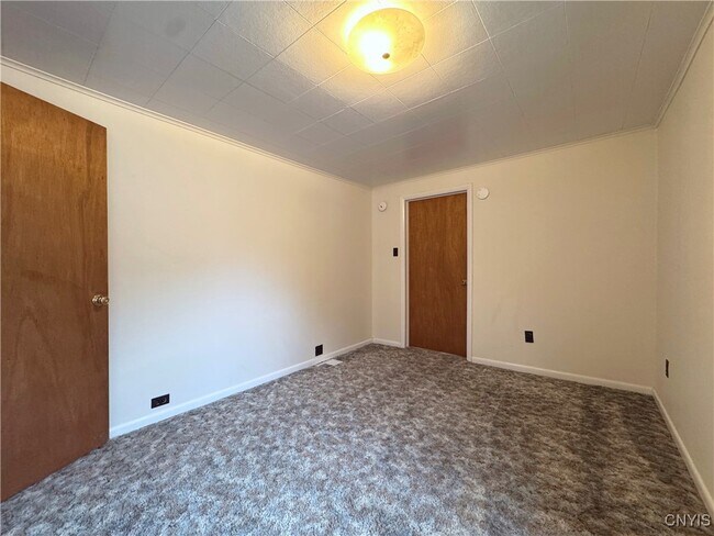 Building Photo - 843 Davidson St