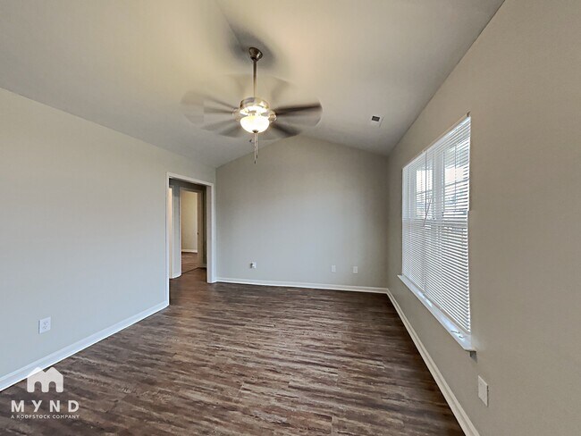 Foto del edificio - 5511 Windy Valley Dr