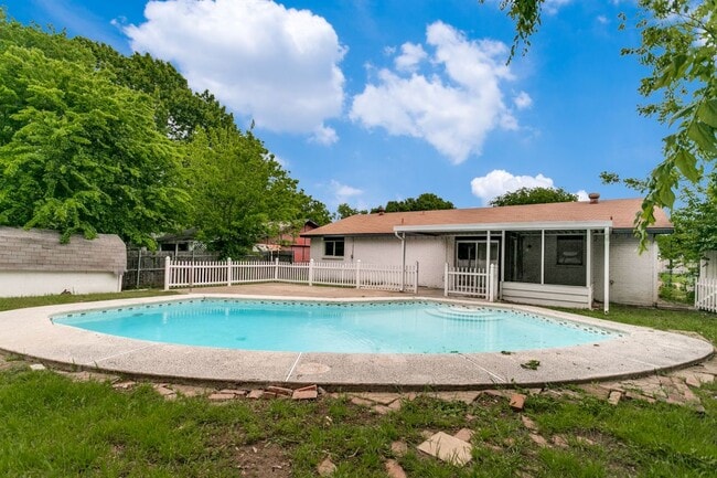 Building Photo - 5101 Longhorn Trail