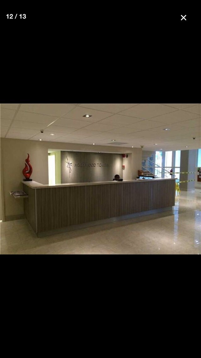 Main Lobby - 3111 N Ocean Dr