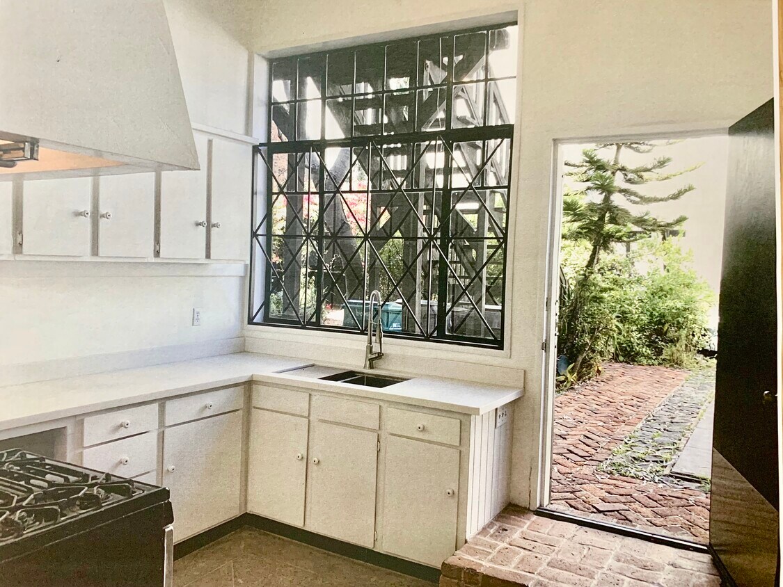 Kitchen entrance to yard - 1550 7th St