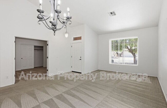 Foto del edificio - 15006 W Cameron Dr