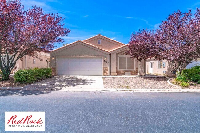 Foto del edificio - 3 Bed 2 Bath, 2 Car Garage with a Fully Fe...