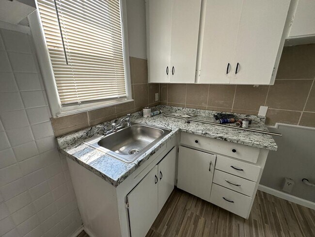 Foto del edificio - 18100 Vaughan St