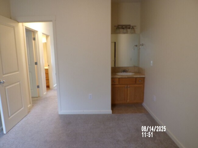Building Photo - Grand Oaks Condo