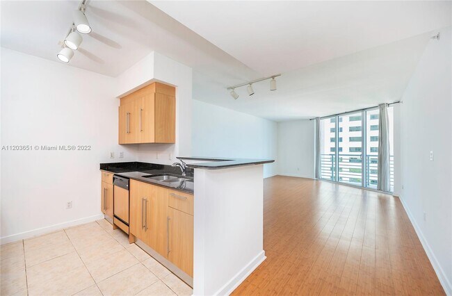 Building Photo - 335 S Biscayne Blvd