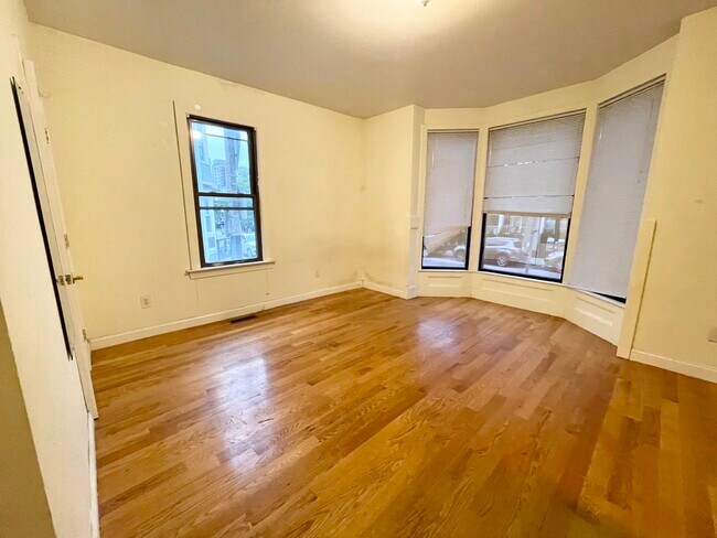 Foto del edificio - 1568 Tremont St