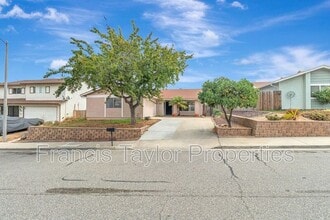 Building Photo - 1719 Lindsley Park Dr