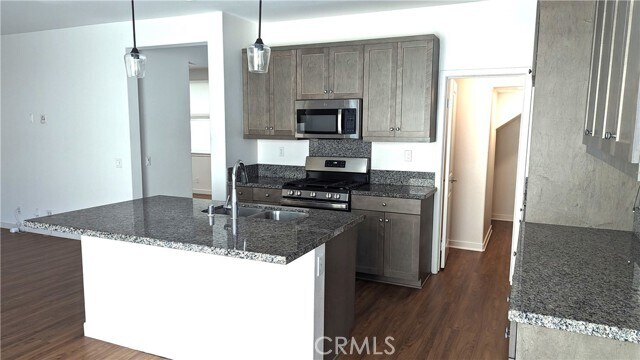 Foto del edificio - 7449 Channel View St