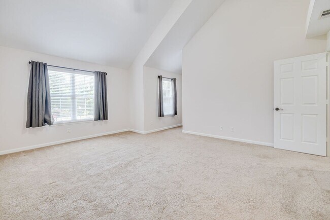 Building Photo - 2 Weslyn Park Dr